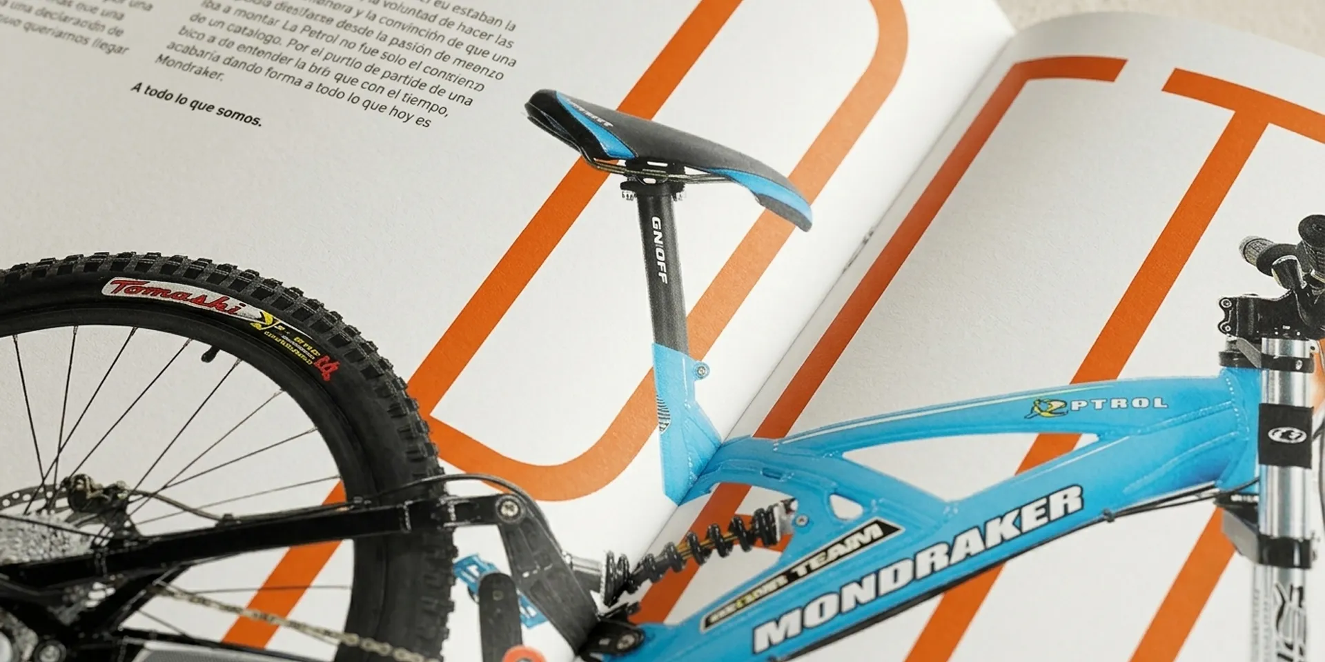 Doble página de la revista 25 aniversario de Mondraker